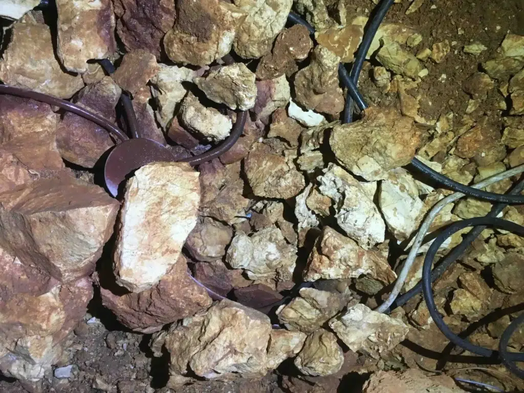 Dépollution électrique de la Grotte Aven Forestière