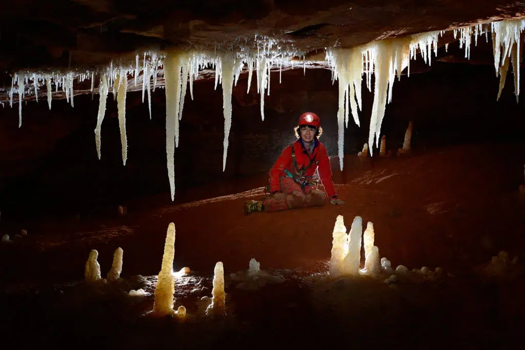 Spéléologues dans la Grotte Saint Marcel