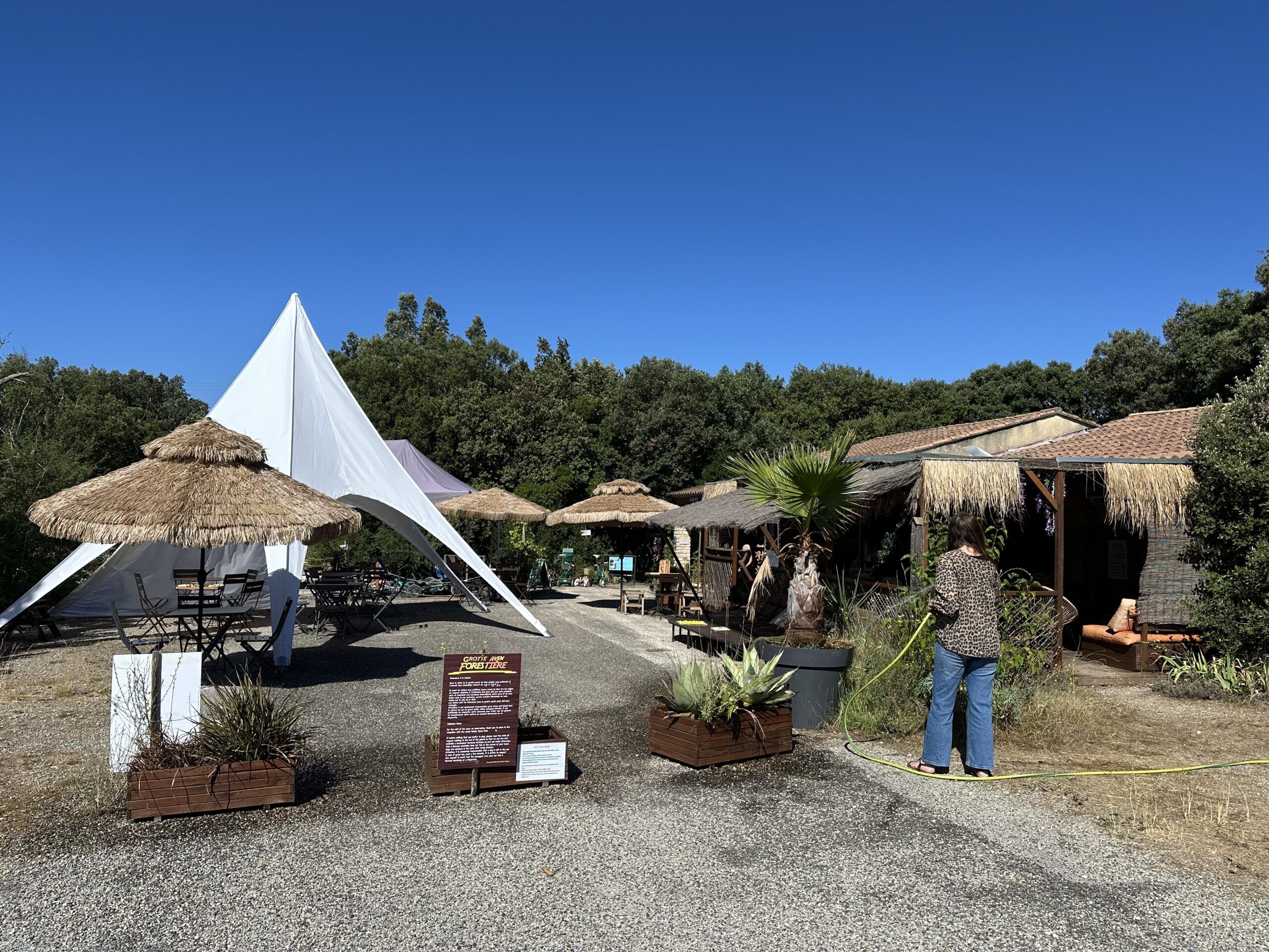 Tipi terrasse et jeux pique-nique