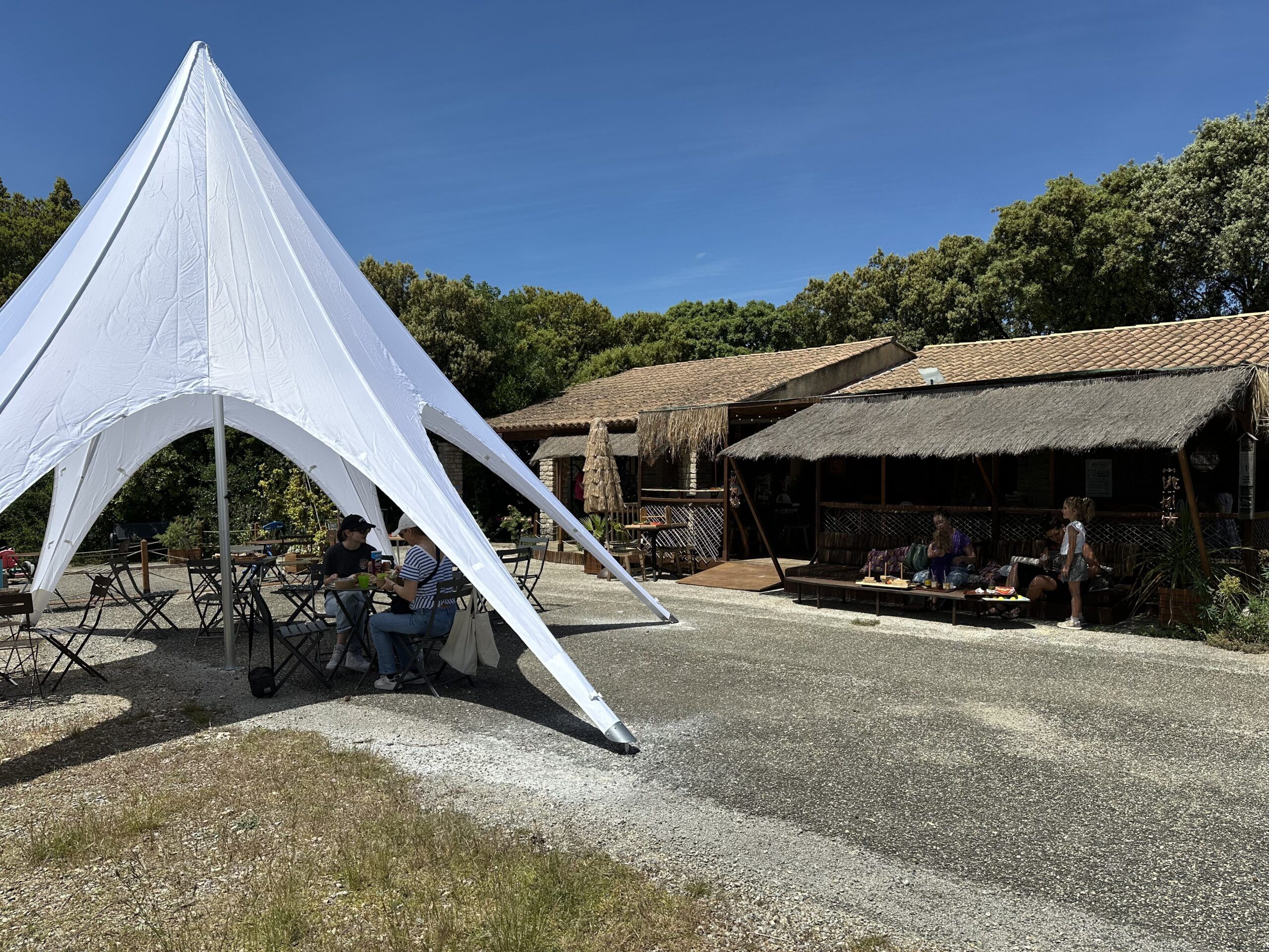 Tipi jeux et terrasse