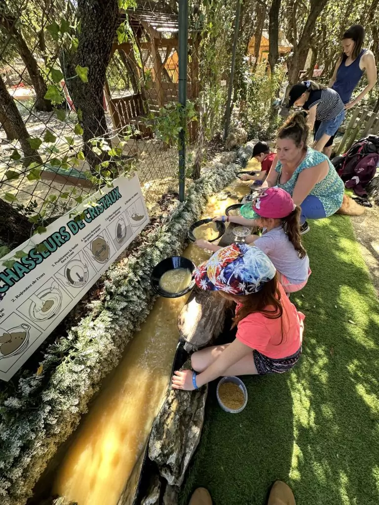 La rivière des chasseurs de cristaux Grotte Forestière
