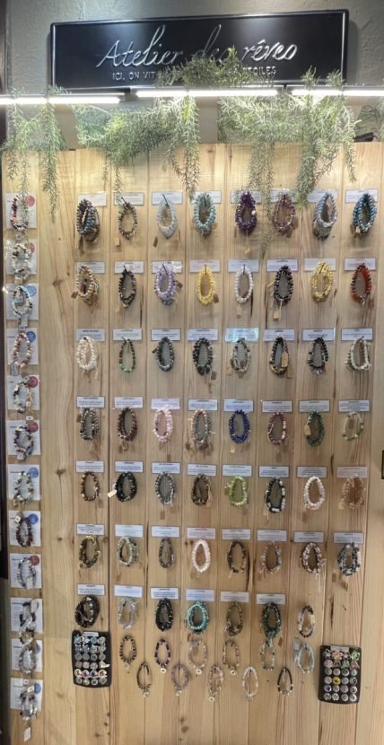 Atelier bracelet de pierre en Ardèche